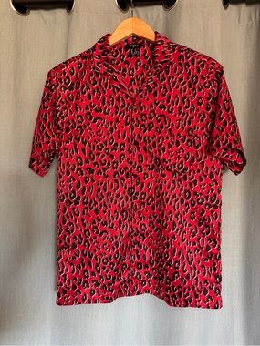 Forever 21 Red and Black Leopard Print Short Sleeve Button-Down Shirt